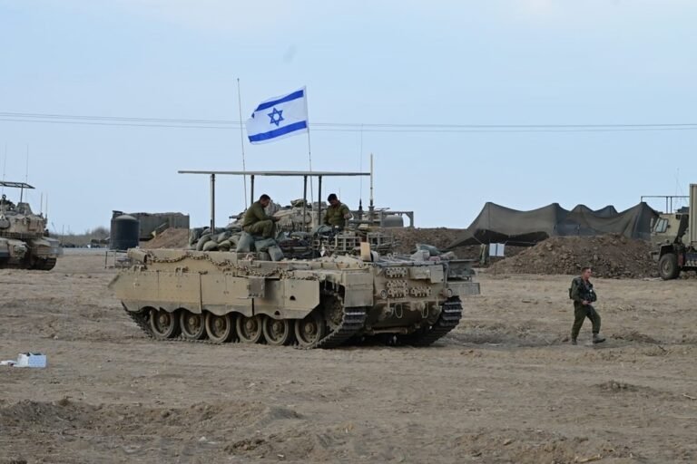Israel attacked Gaza from 5 directions, sending missile ships to the Red Sea 0